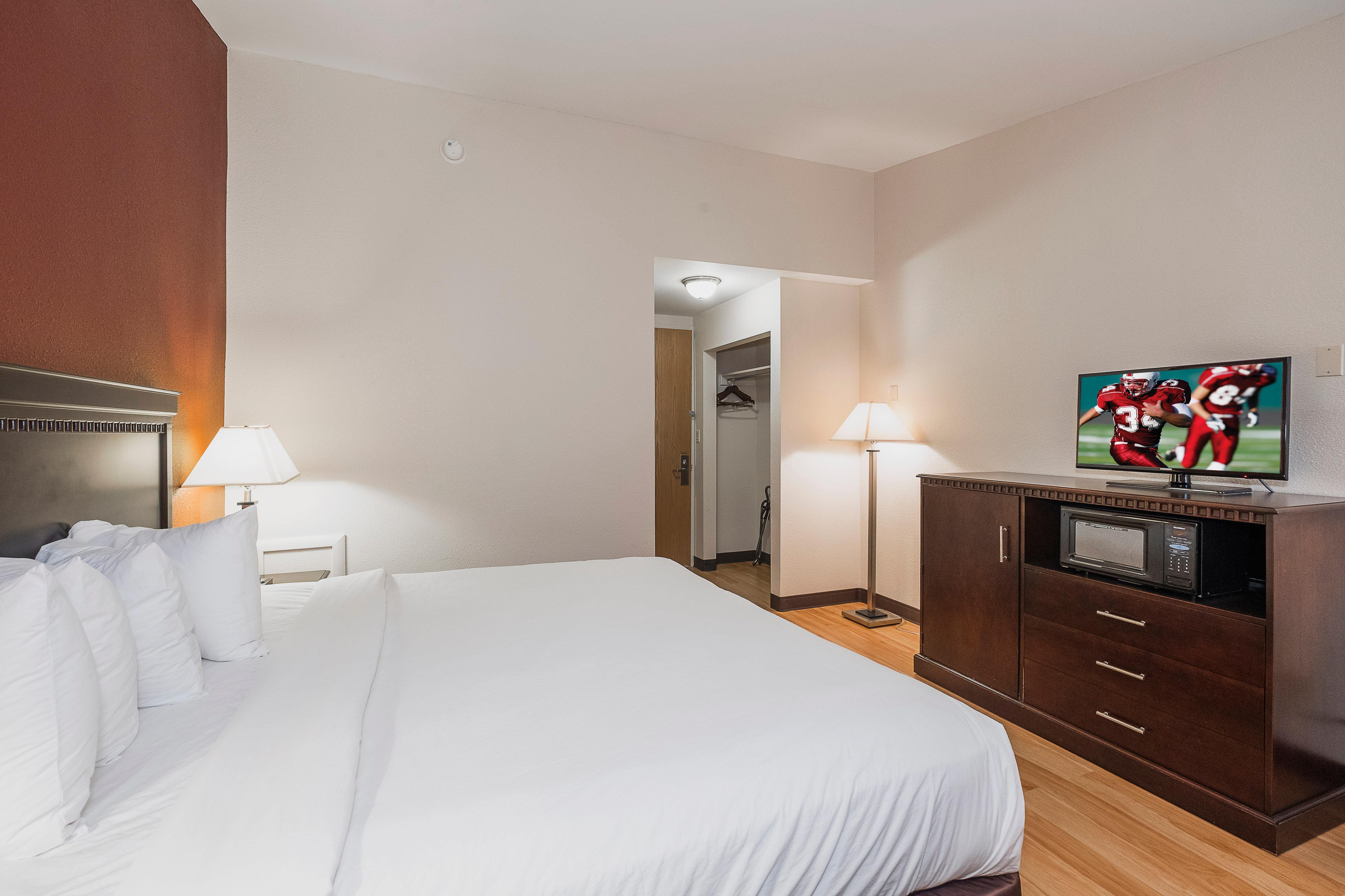 Red Roof Inn & Suites Mt Holly - Mcguire Afb Westampton Bagian luar foto