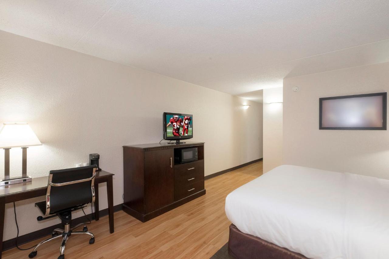 Red Roof Inn & Suites Mt Holly - Mcguire Afb Westampton Bagian luar foto