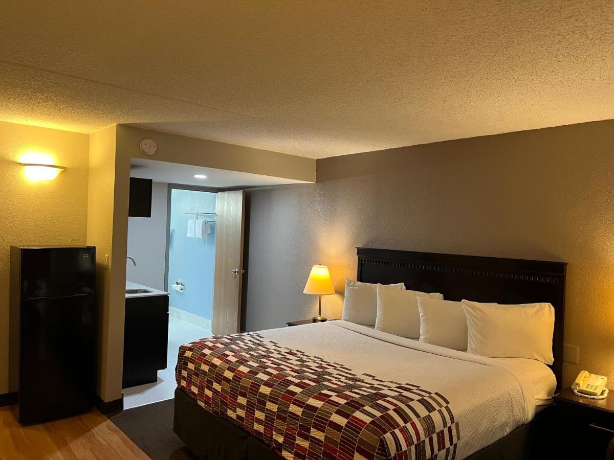 Red Roof Inn & Suites Mt Holly - Mcguire Afb Westampton Bagian luar foto