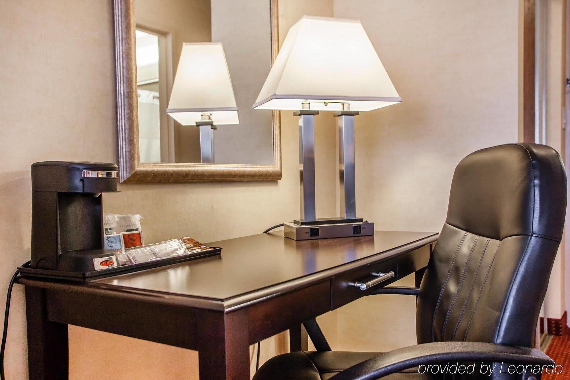 Red Roof Inn & Suites Mt Holly - Mcguire Afb Westampton Bagian luar foto